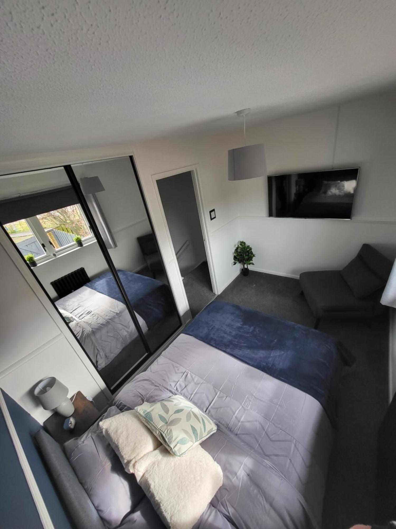 Stylish Home In Linlithgow With Free Parking Экстерьер фото