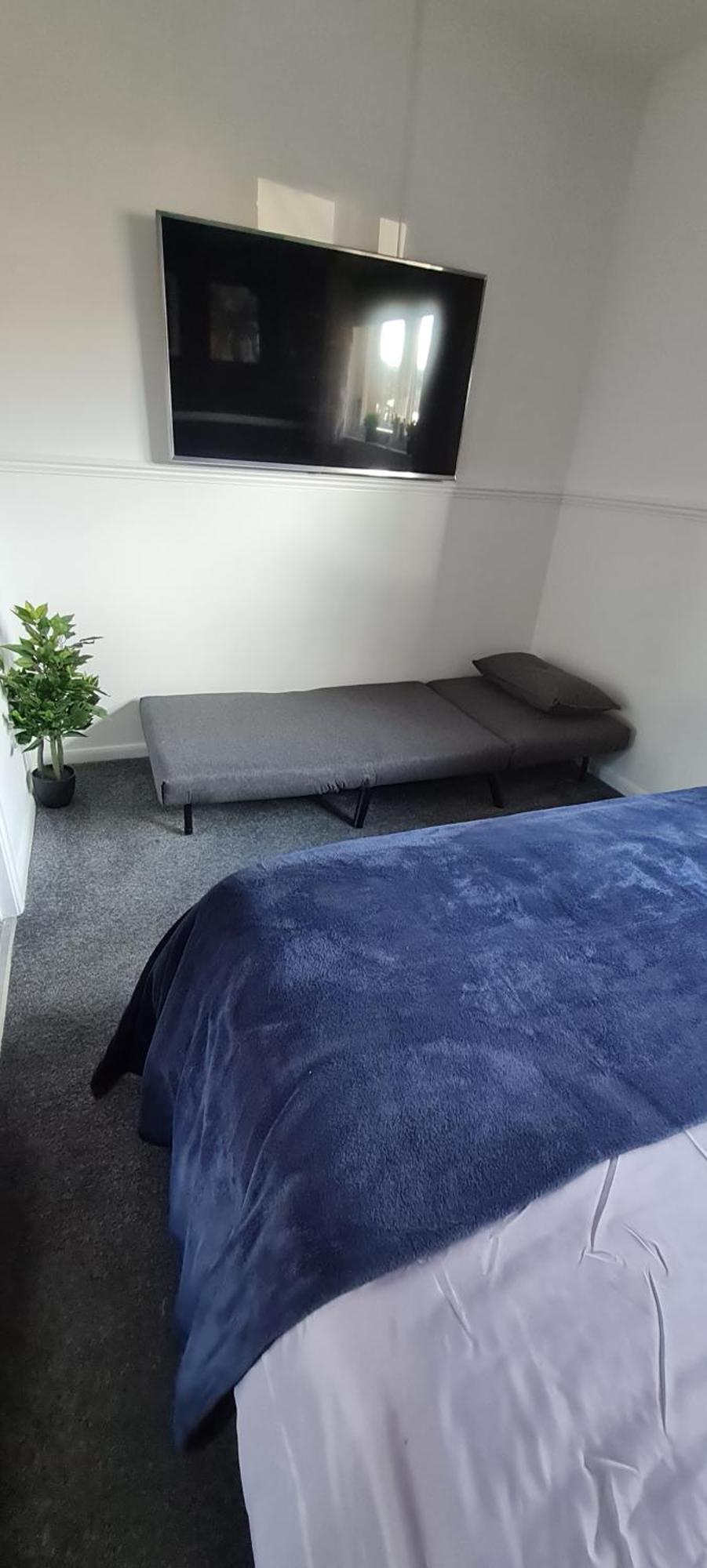 Stylish Home In Linlithgow With Free Parking Экстерьер фото