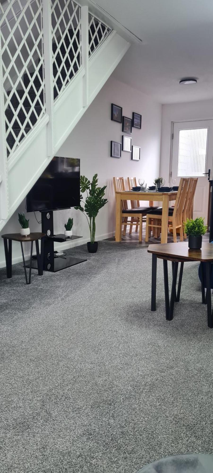 Stylish Home In Linlithgow With Free Parking Экстерьер фото